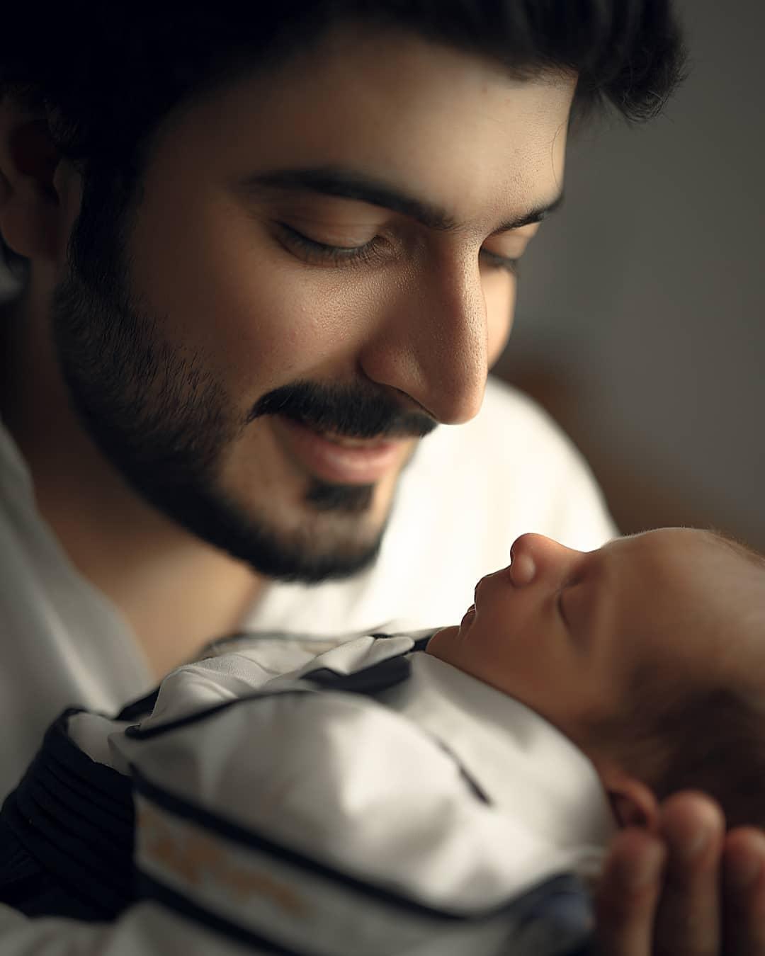 Murad və Ülviyyənin yeni doğulan oğlu ilə fotosessiyası