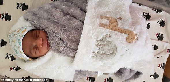Bir yaşlı uşaq ağlı ilə hər kəsi heyran qoyub – FOTO/VİDEO