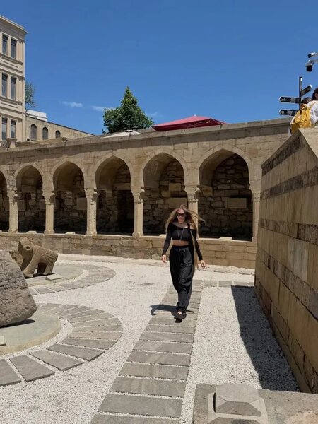 Rusiyalı məşhur müğənninin Bakı tətilindən - FOTOLAR