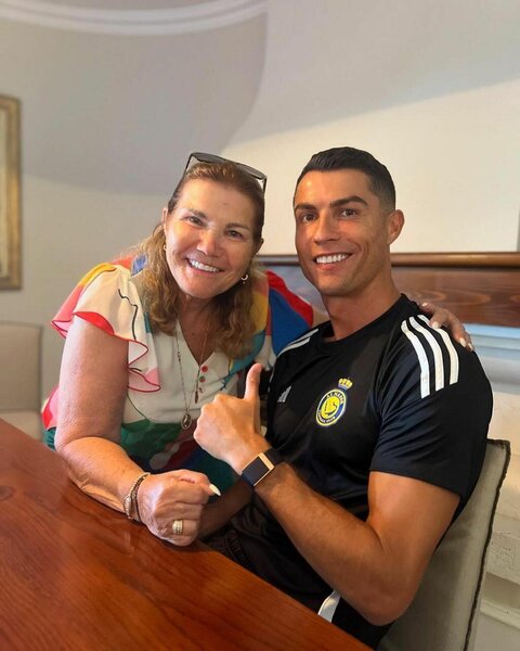 Ronaldo anasını belə təbrik etdi - FOTO