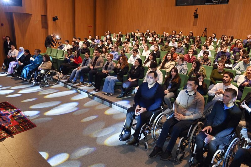 Məşhurlar DOST İnklüziv İnkişaf və Yaradıcılıq Mərkəzinin qonaqları olublar - FOTOLAR