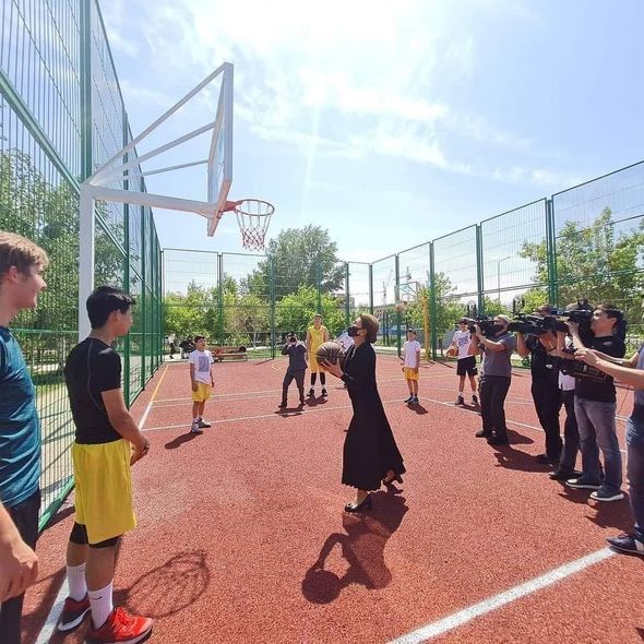 Nazarbayevin qızı basketbol bacarığını nümayiş etdirib – FOTO