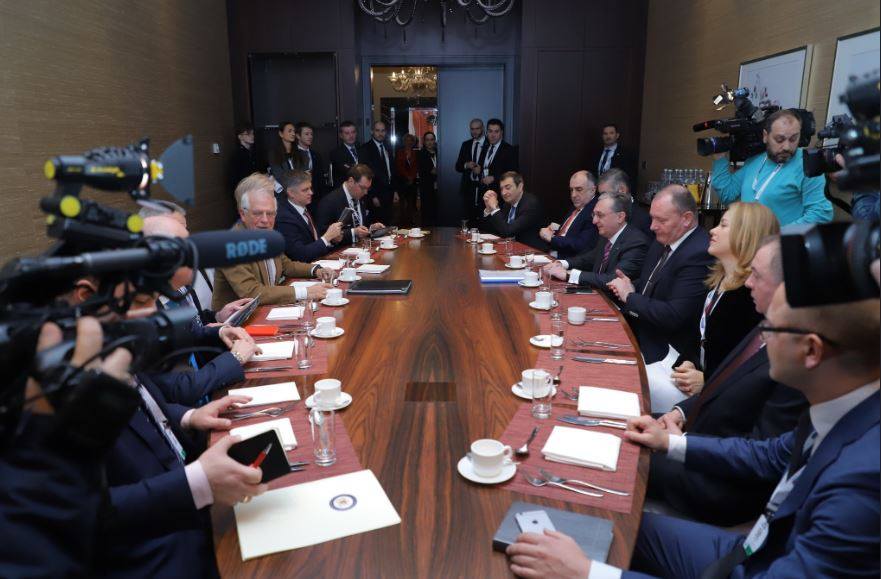 Bratislavada XİN başçılarının görüşü başlayıb - FOTO