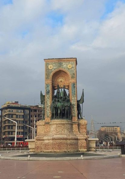 Nağıllarla reallığın vəhdəti: İstanbul hər addımda təəccübləndirir - 