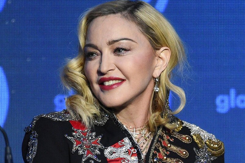 Madonna xəstəxanadan evə buraxıldı