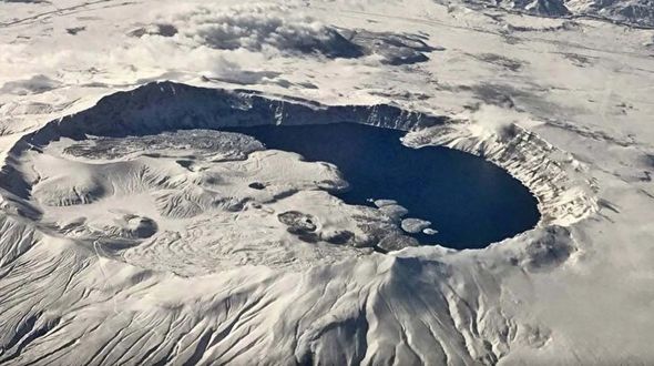 Türkiyədəki Nemrud krater gölünün qış mənzərəsi - FOTO