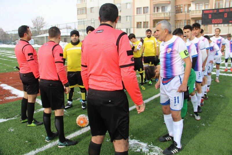 Türkiyədə inanılmaz hadisə - 71 yaşlı futbolçunu transfer etdilər - FOTO