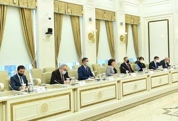 Milli Məclisin Sədri Sahibə Qafarova Fransa Milli Assambleyasının nümayəndə heyəti ilə görüşüb – FOTO