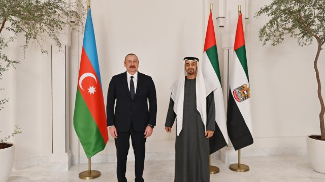 İlham Əliyev BƏƏ Prezidentinə zəng etdi