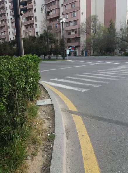 Bakıdakı qeyri-adi piyada keçidi ilə bağlı qurumlar hərəkətə keçdi - FOTO