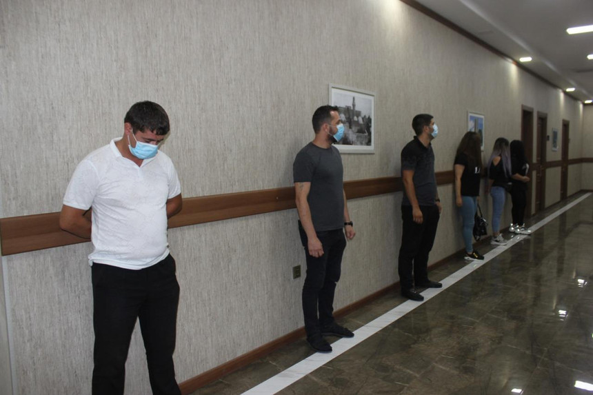 Xaçmazda başqasının şəxsiyyət vəsiqələri ilə sərnişin daşımaq istəyən sürücü həbs edildi