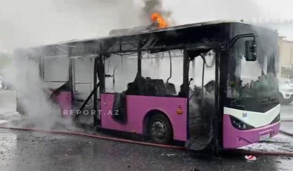 Sumqayıtda avtobus tamamilə yandı