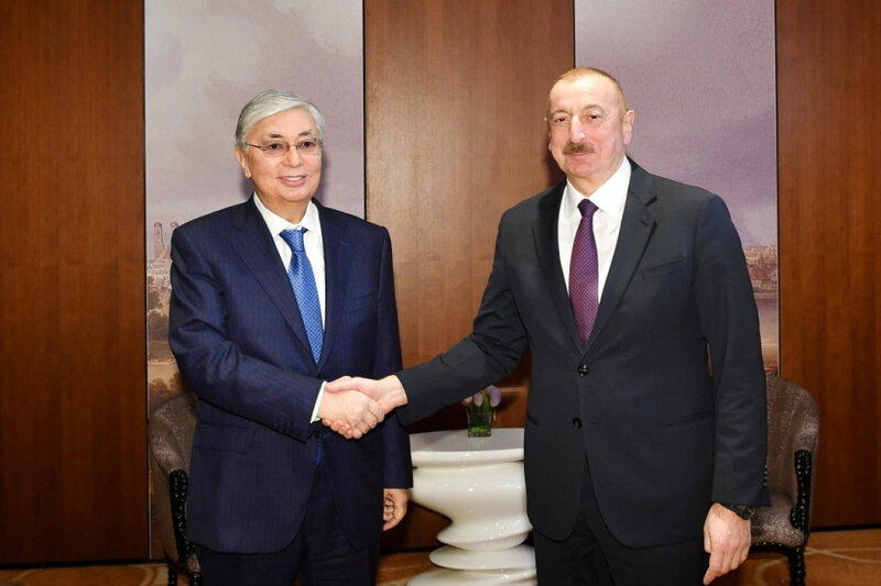 Prezident Tokayevə zəng etdi