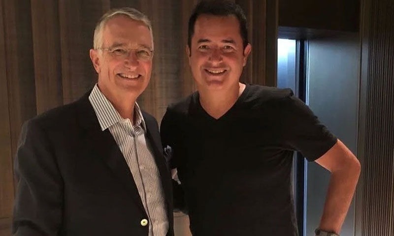 Acunun ortağının adı Epşteyn adasının qonaqları arasında