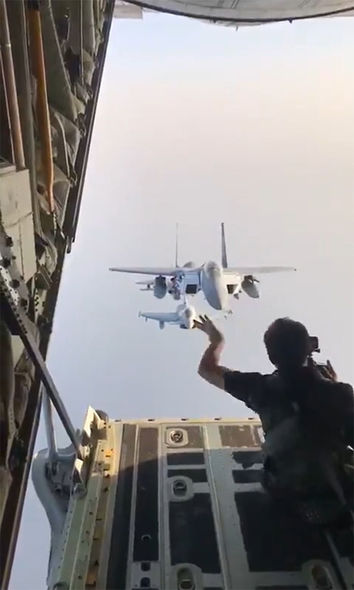Jurnalist fotosessiyada qırıcıların necə "poza verdiyini" göstərdi - FOTO/VİDEO