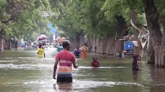 Daşqınlar 70 nəfərin həyatına son qoydu