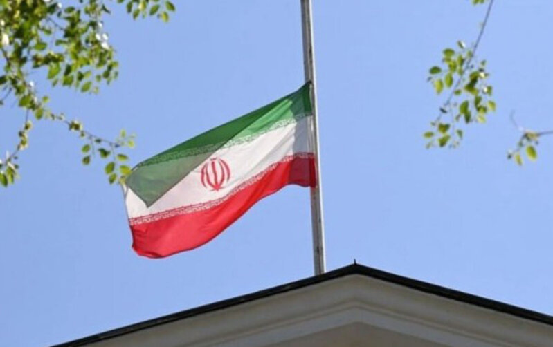 Bu ölkə Tehrandakı səfirliyini bağlayır, səfirini və diplomatik heyəti geri çağırır