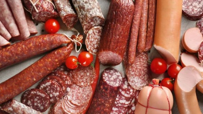 Kolbasa sevənlərə bəd xəbər - Bu məhsullar
