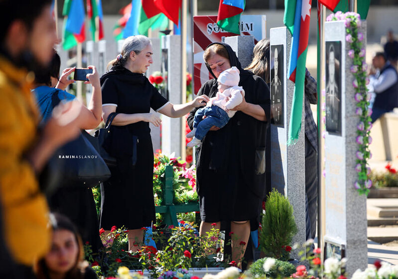 Gözü yaşlı ana, cavankən qocalan şəhidin həyat yoldaşı - Bu günün ağrısı FOTOLARDA