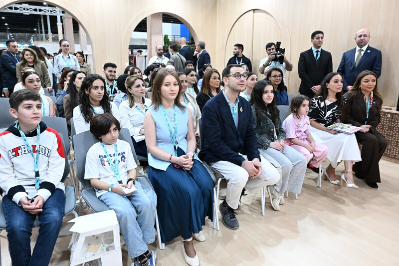 Leyla və Arzu Əliyevalar 'Urban Expo' sərgisində - FOTO