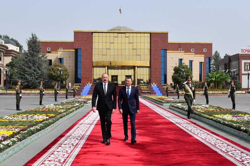 İlham Əliyevin Tacikistana səfəri başa çatıb - FOTO