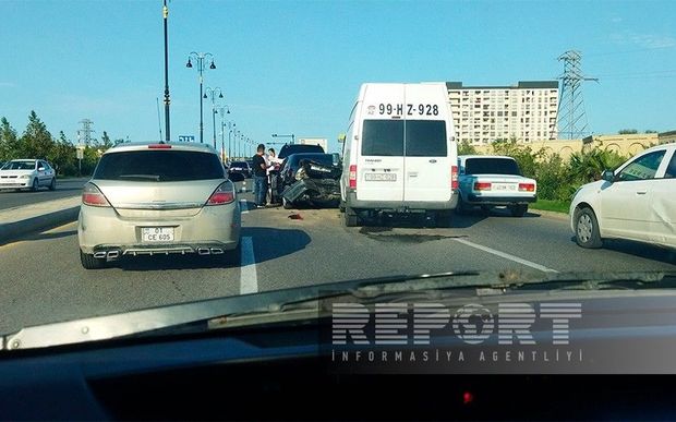 Sumqayıtda zəncirvari qəza: Beş avtomobilə ciddi ziyan dəydi