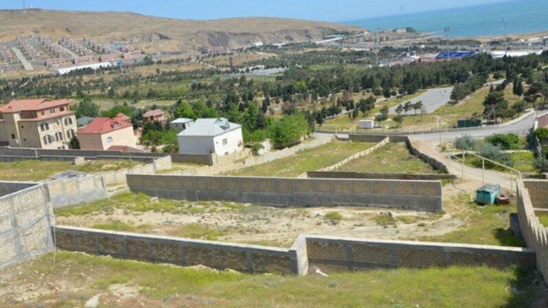 Bakıda torpaq sahibi olmaq nə dərəcədə asandır?