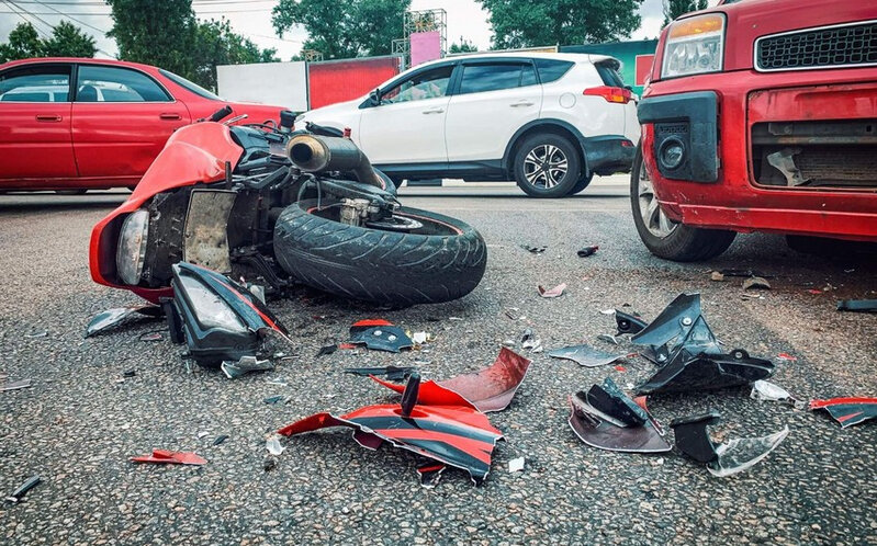 Bakıda motosikletlə avtomobil toqquşub, xəsarət alan var