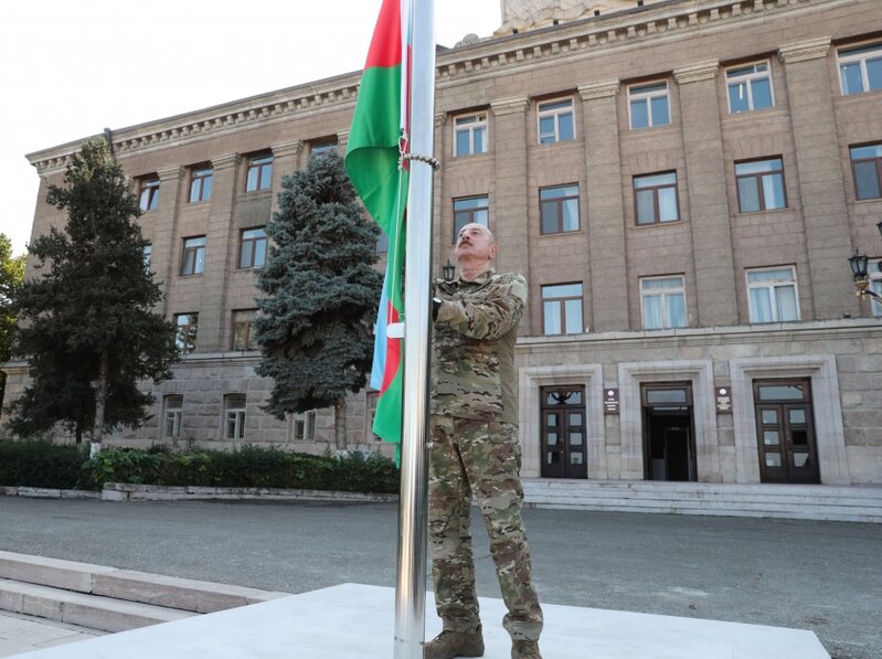 Xankəndi, Xocalı və Əsgəranda üç rəngli, ay-ulduzlu bayrağımız dalğalanır