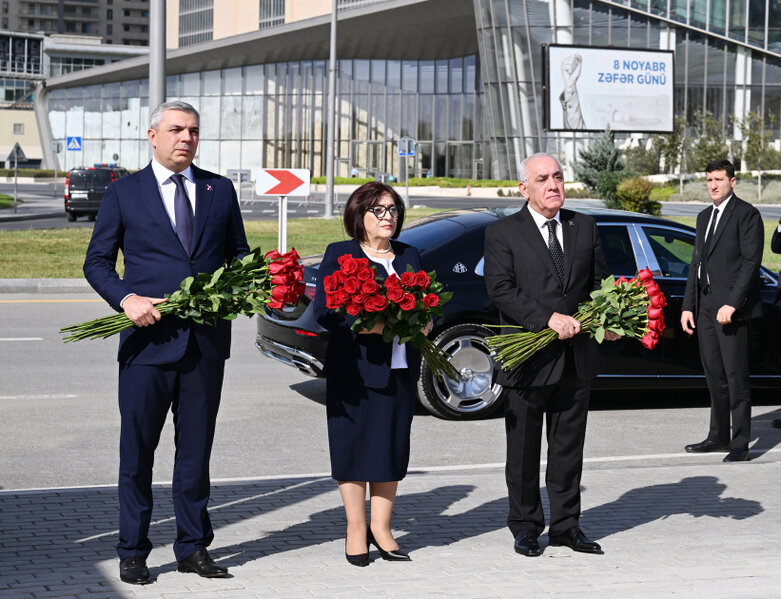 Dövlət və hökumət rəsmiləri Zəfər parkında - FOTOLAR