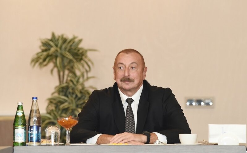 İlham Əliyev Sofiyada biznesmenlərlə görüşdü - FOTO