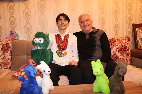 Şuşalı oğlan Dünya Alimlər Kubokundan 12 qızıl, dörd gümüş medal və xeyli alpaka qazanıb - FOTO