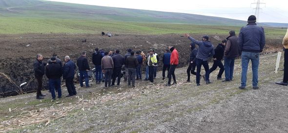 Göyçayda maşın kanala aşdı, altı nəfər xəstəxanalıq oldu - FOTO 