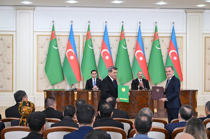 İki ölkə arasında imzalanmış sənədlər mübadilə olundu - Fotolar