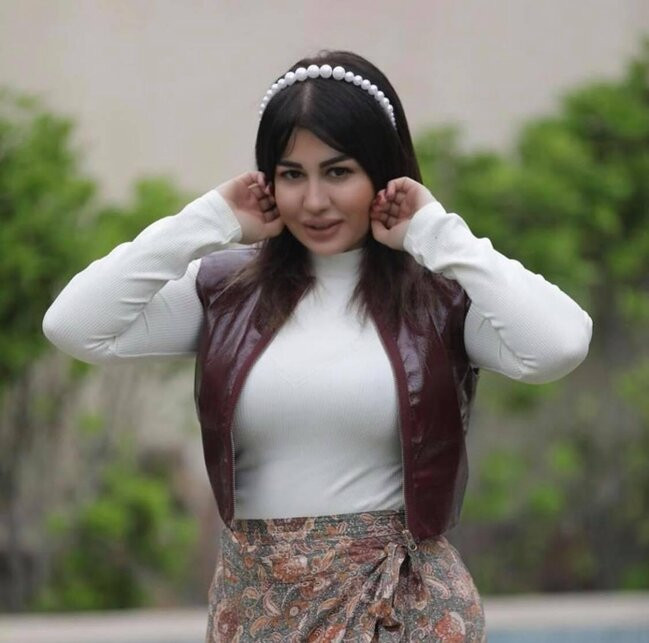 Karantin günlərində bağında fotosessiya etdirdi