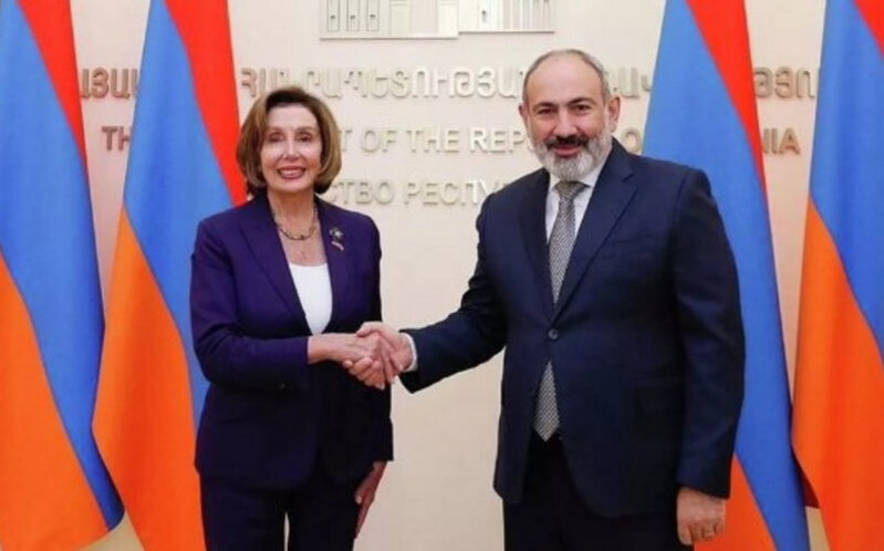 Pelosi İrəvanda Paşinyanla danışıqlar aparıb