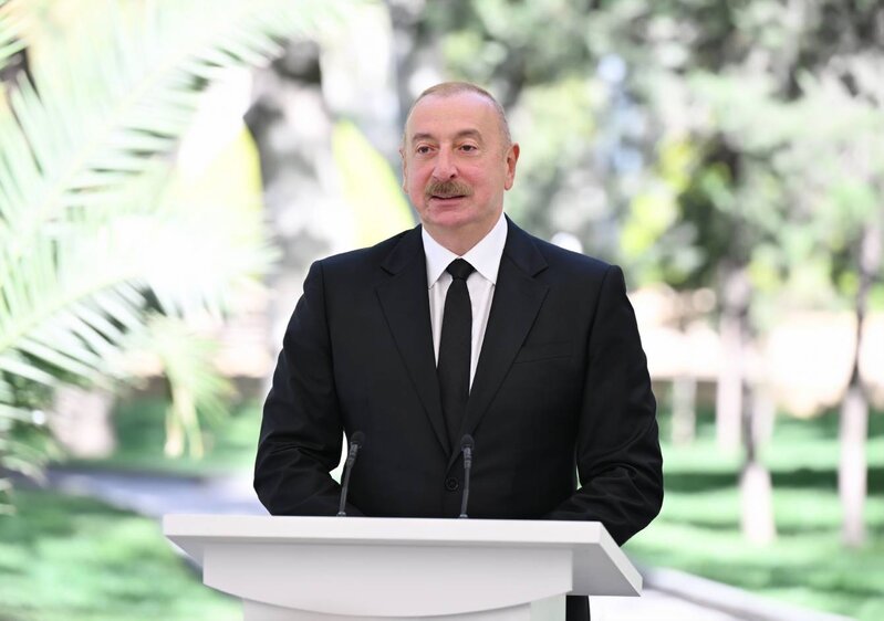 Prezident İlham Əliyev araşdırmaçı professor Seyfəddin Rzasoyu təltif etdi