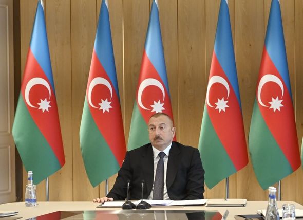 İlham Əliyevin yanında 2019-cu ilin yekunlarına həsr olunmuş müşavirə keçirilib - FOTO/VIDEO