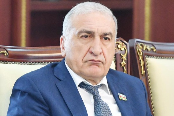 Deputat onu intim görüntüləri şantaj edəni tanıyırmış: 