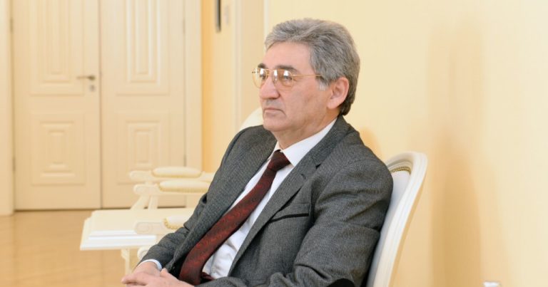 Akif Əli: 