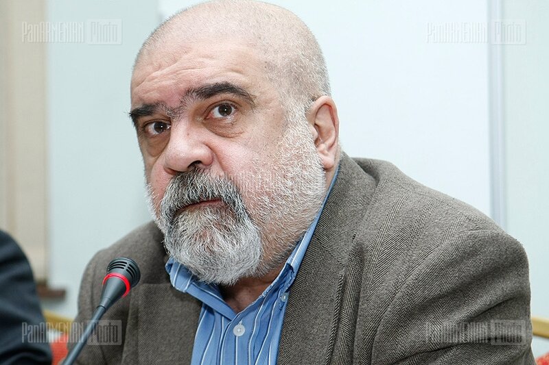 Erməni politoloq: 