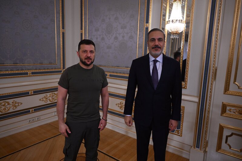 Zelenski Hakan Fidanı qəbul etdi