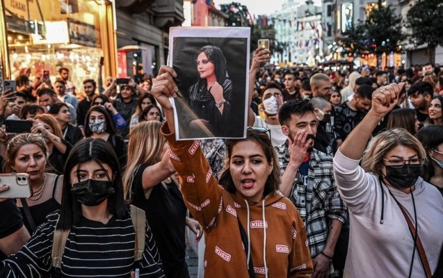 İranda getdikcə daha çox qadın məcburi hicabdan imtina edir - FOTO