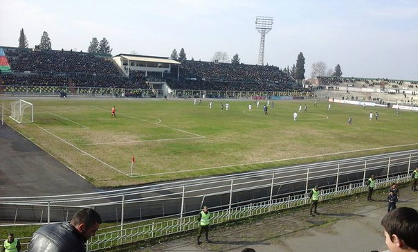 Gəncə şəhər stadionu bərbad vəziyyətə düşdü - FOTO