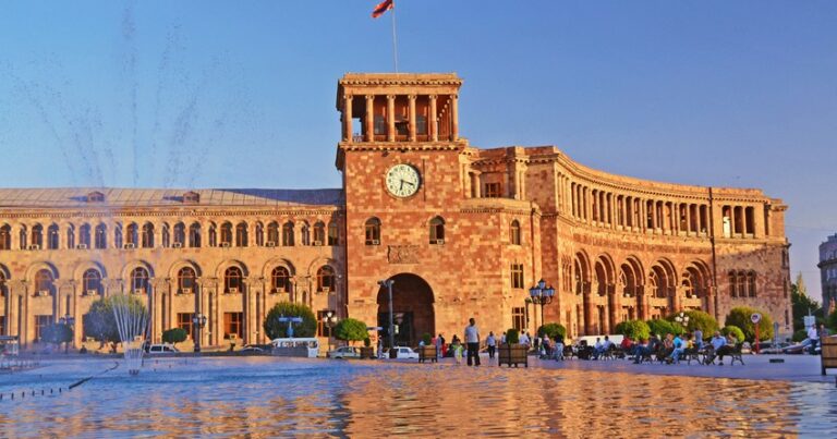 QARŞILIQLI İTTİHAMLAR - Ermənistanda orduyla bağlı qalmaqal davam edir