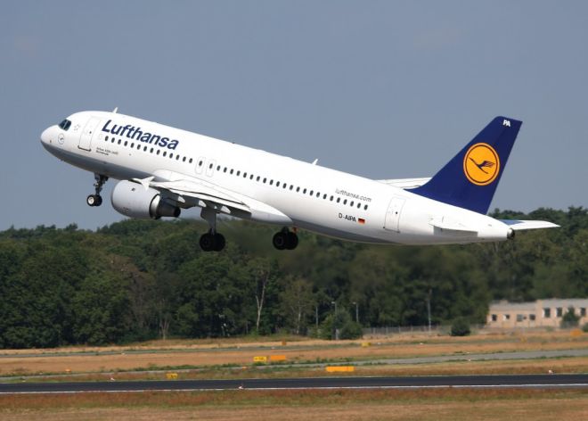 Frankfurt-Astana təyyarəsi əlverişsiz hava səbəbindən Bakı hava limanına endi