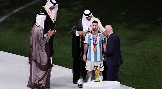 Messi FİFA-nın qaydalarını belə pozdu - FOTO