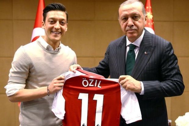 Məsut Özil deputat ola bilər