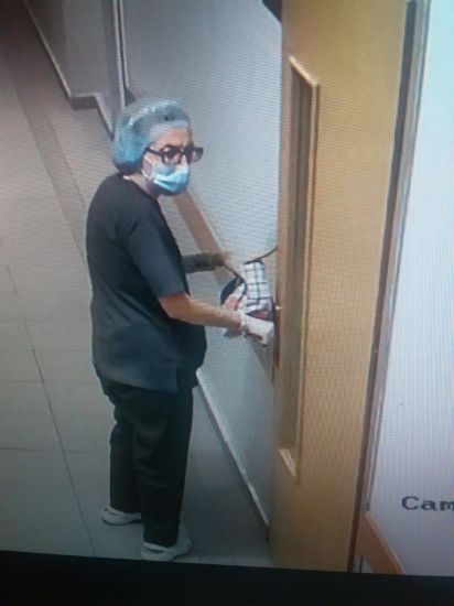 Xadimə paltarı geyinib xəstələrin qiymətli əşyalarını oğurladı - FOTO