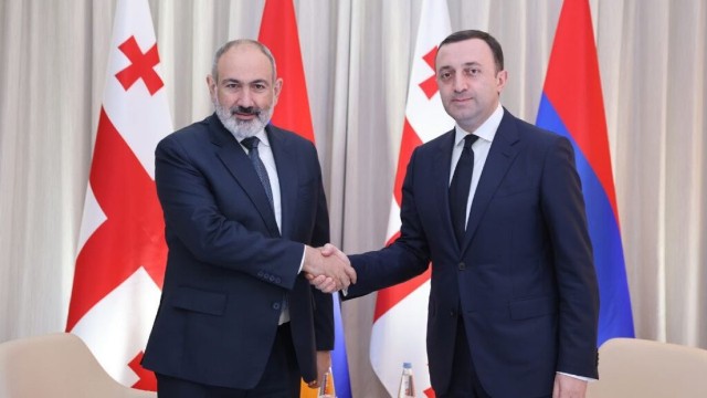 Paşinyan Qaribaşvili ilə nəyi müzakirə etdi?